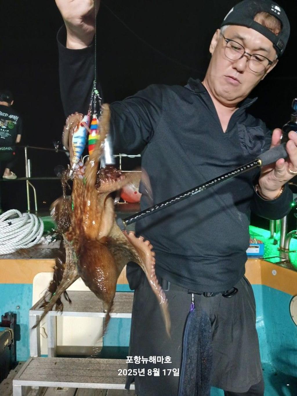 F2754834EA.jpg