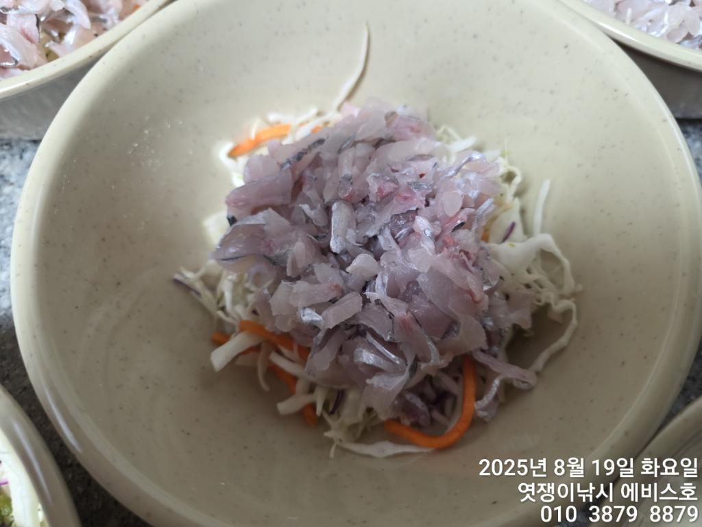 F27568774G.jpg