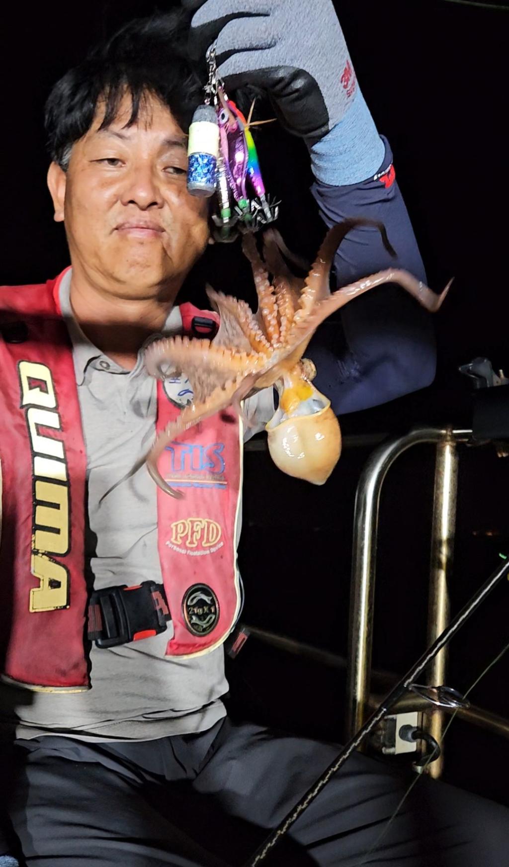 F2757308QM.jpg