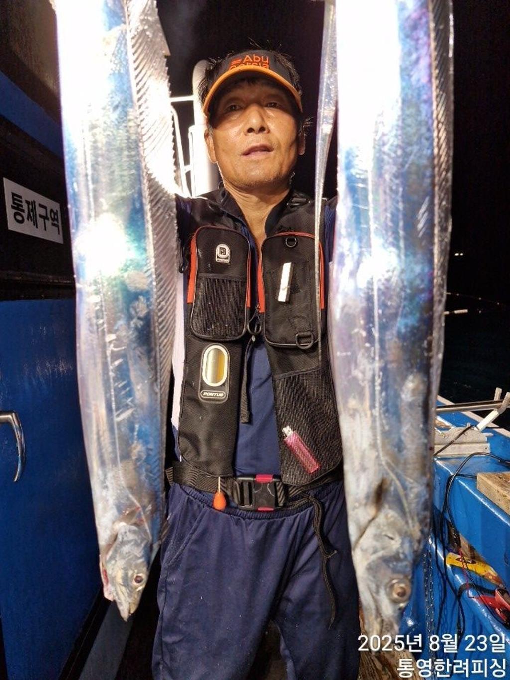 F27589049X.jpg