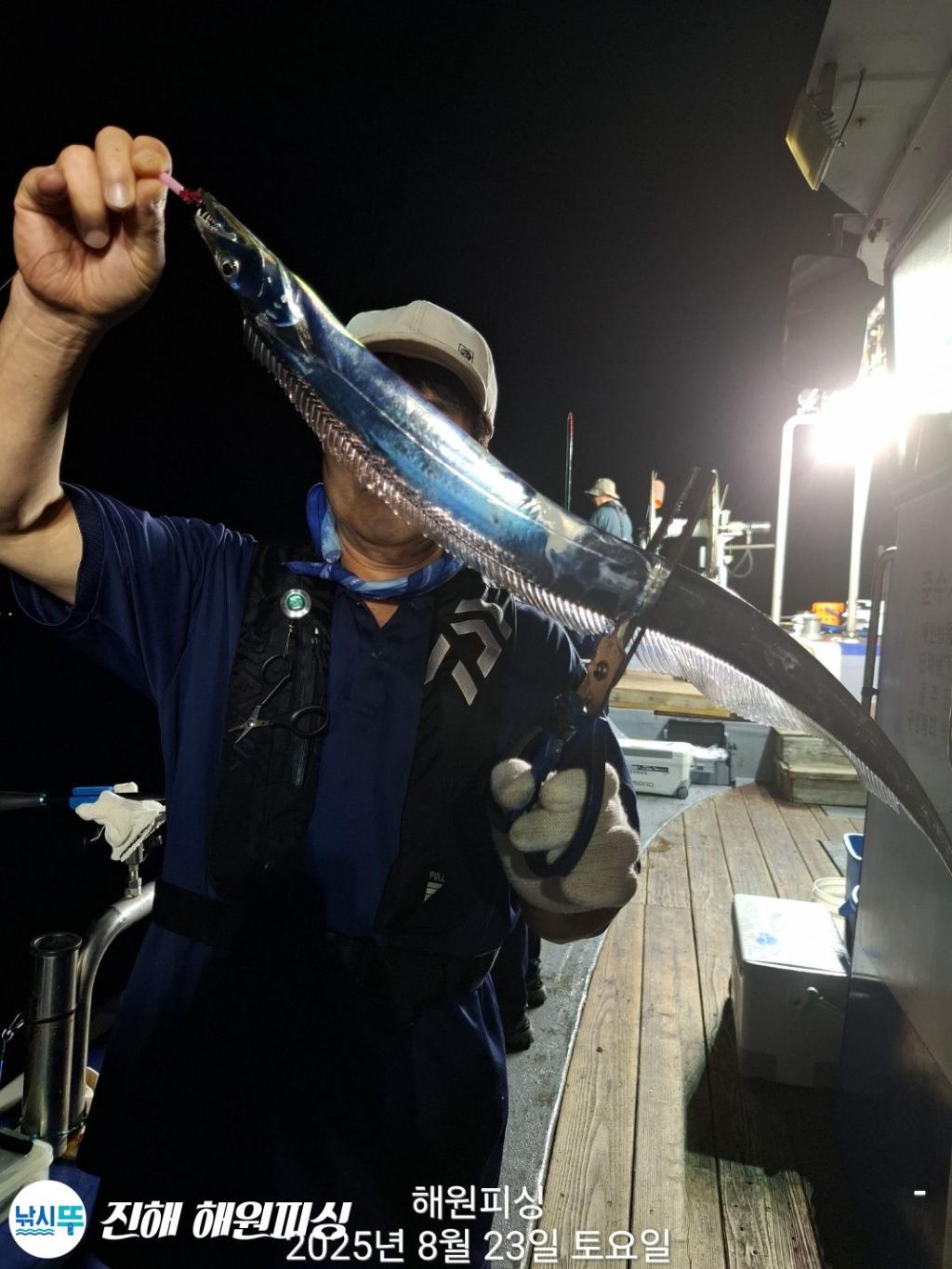 F2759050R6.jpg