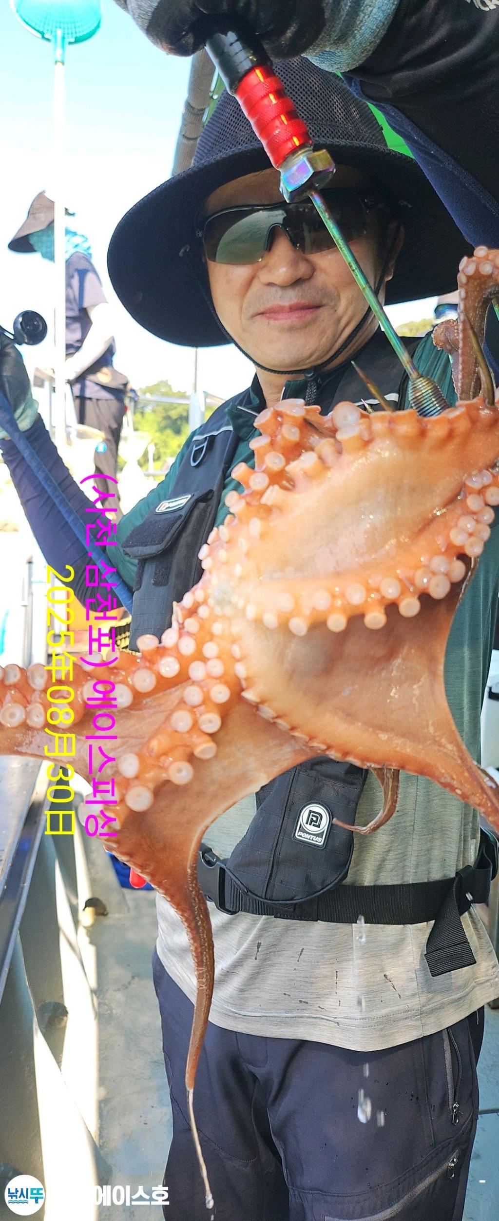 F2766448G6.jpg