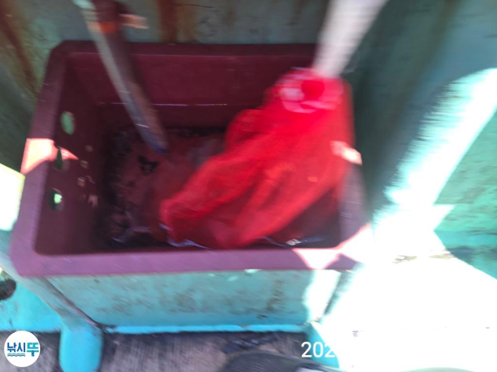 F27710700Q.jpg