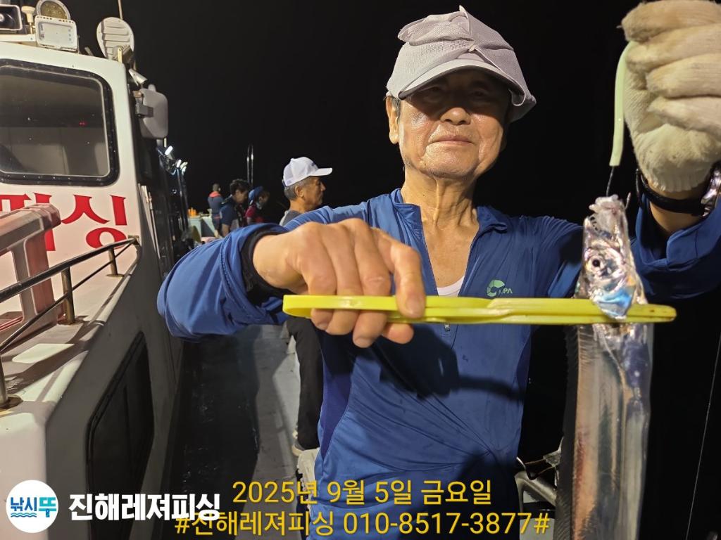 F27711423P.jpg