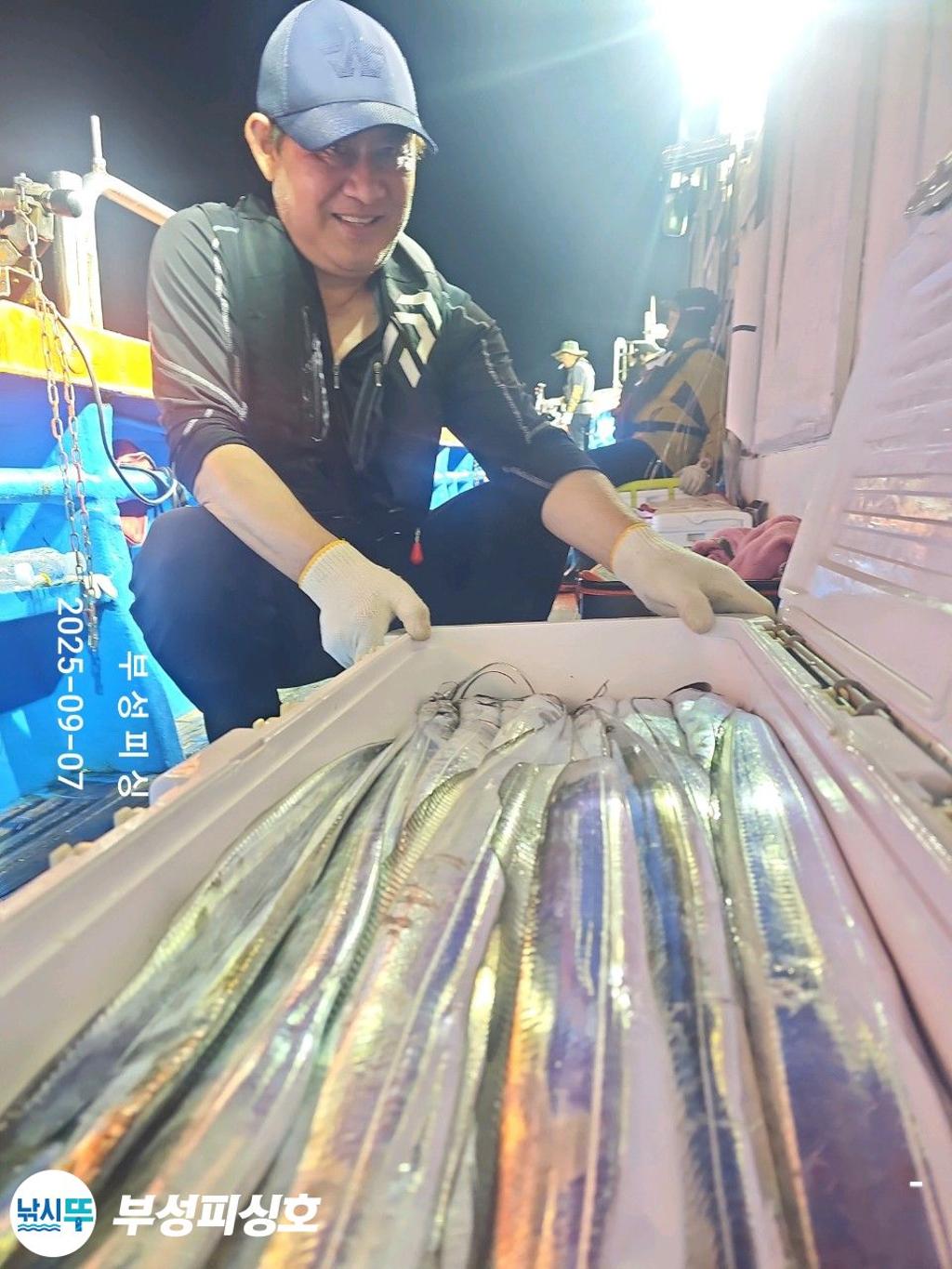 F2772692FY.jpg
