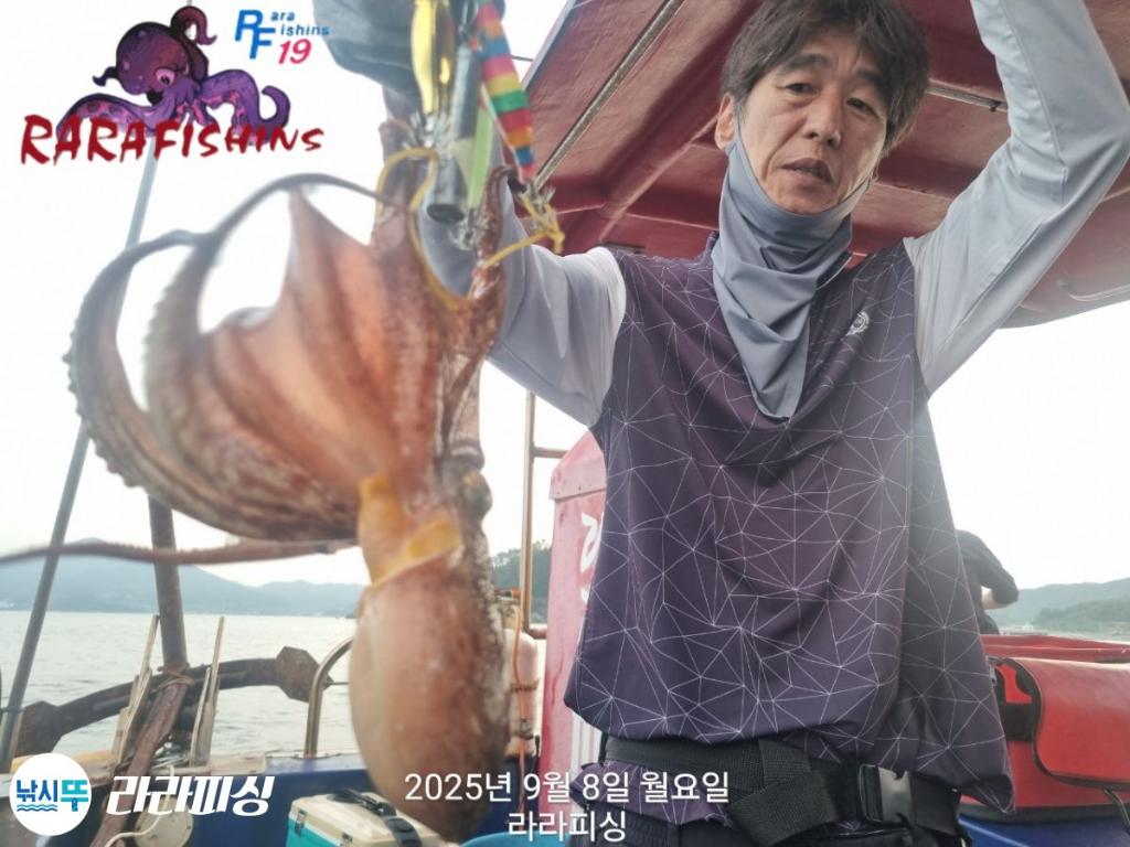 F2774839HU.jpg