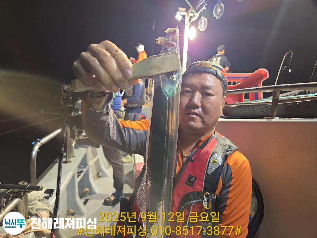 F2775775RY.jpg