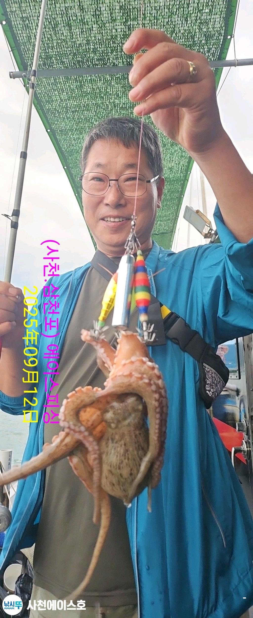 F2776144MF.jpg