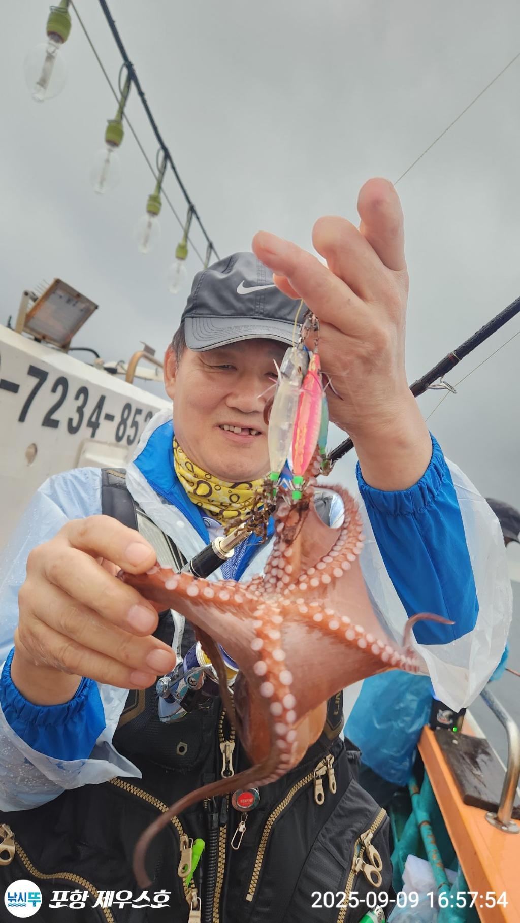 F2776303OU.jpg