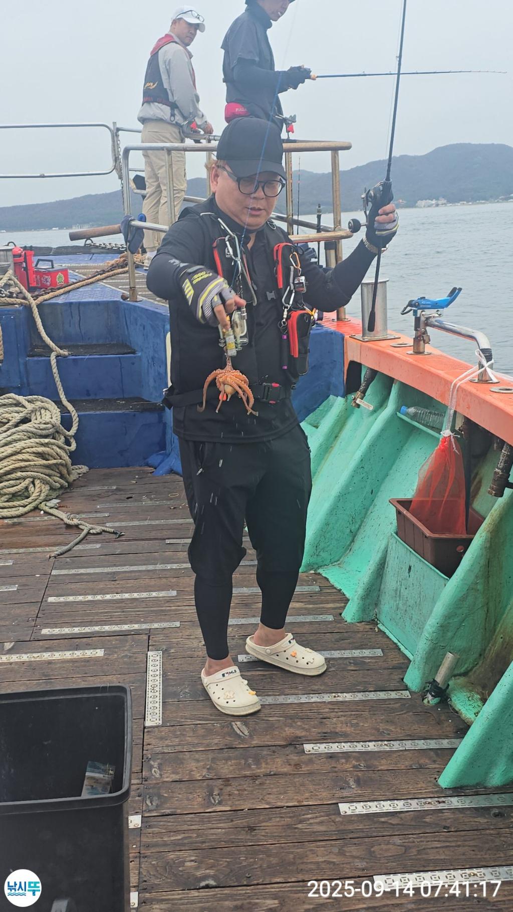 F2776595IK.jpg