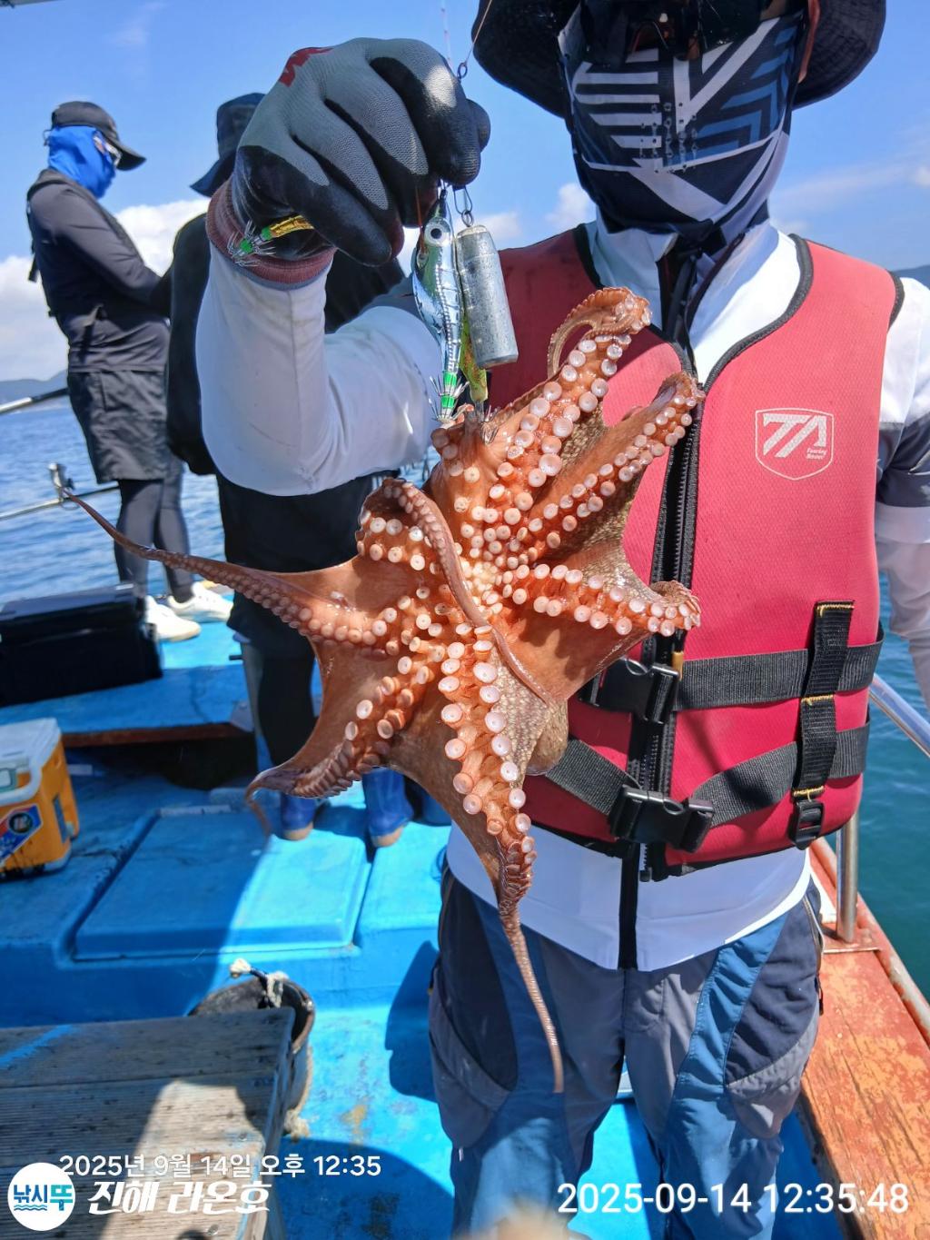 F27767073U.jpg