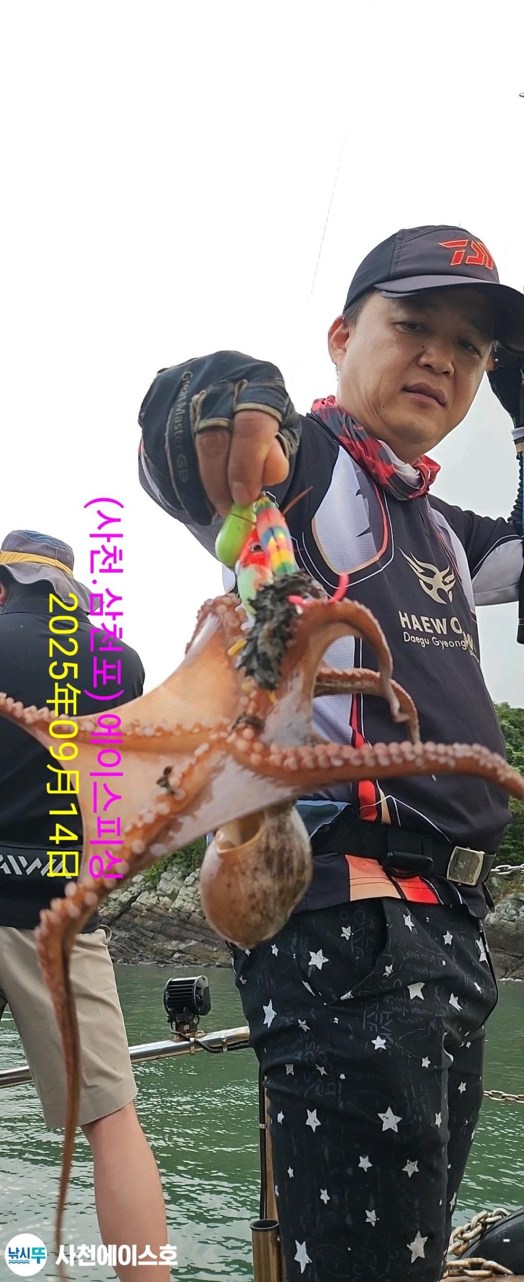 F27768305M.jpg