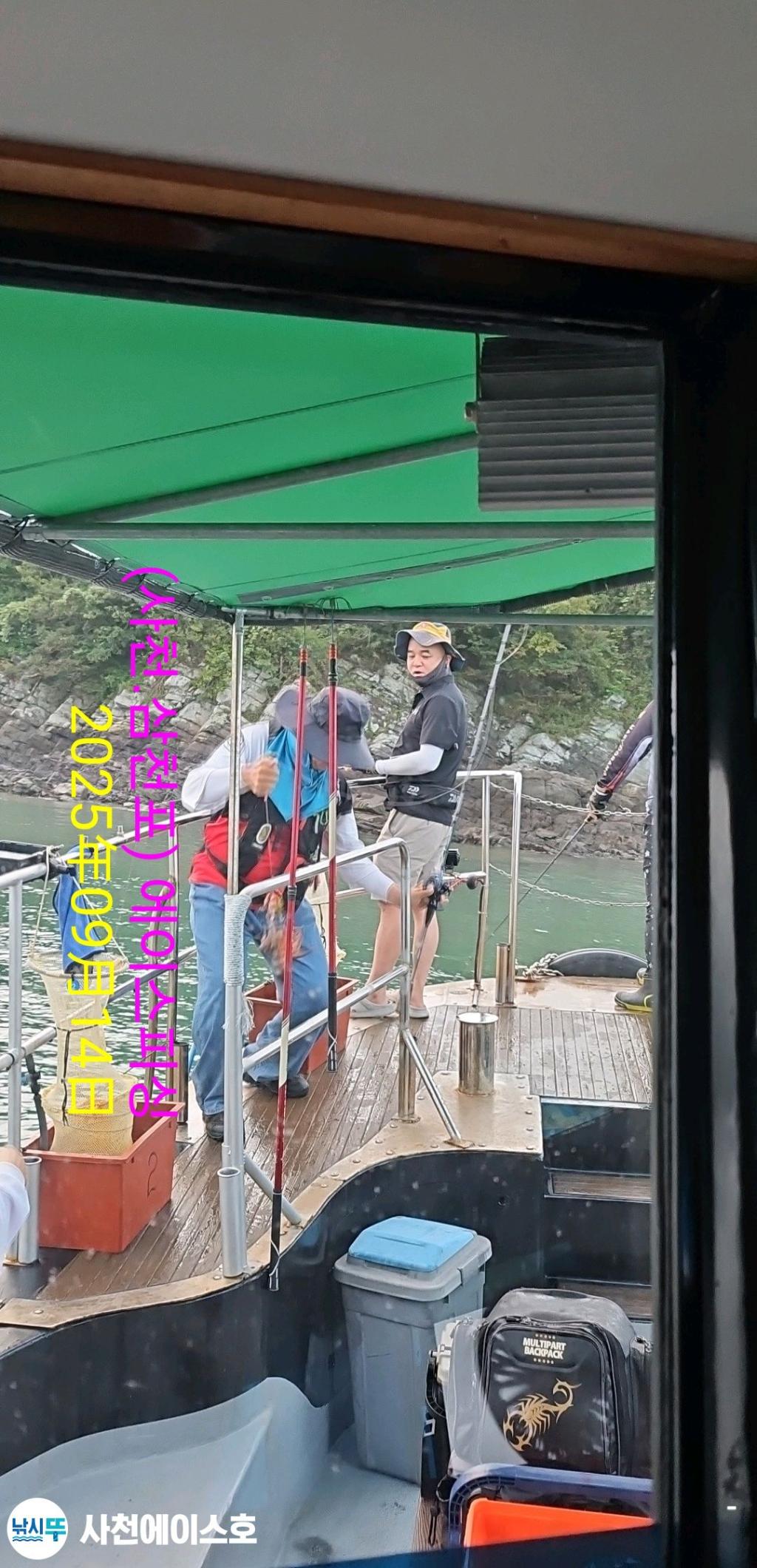 F2776833NL.jpg