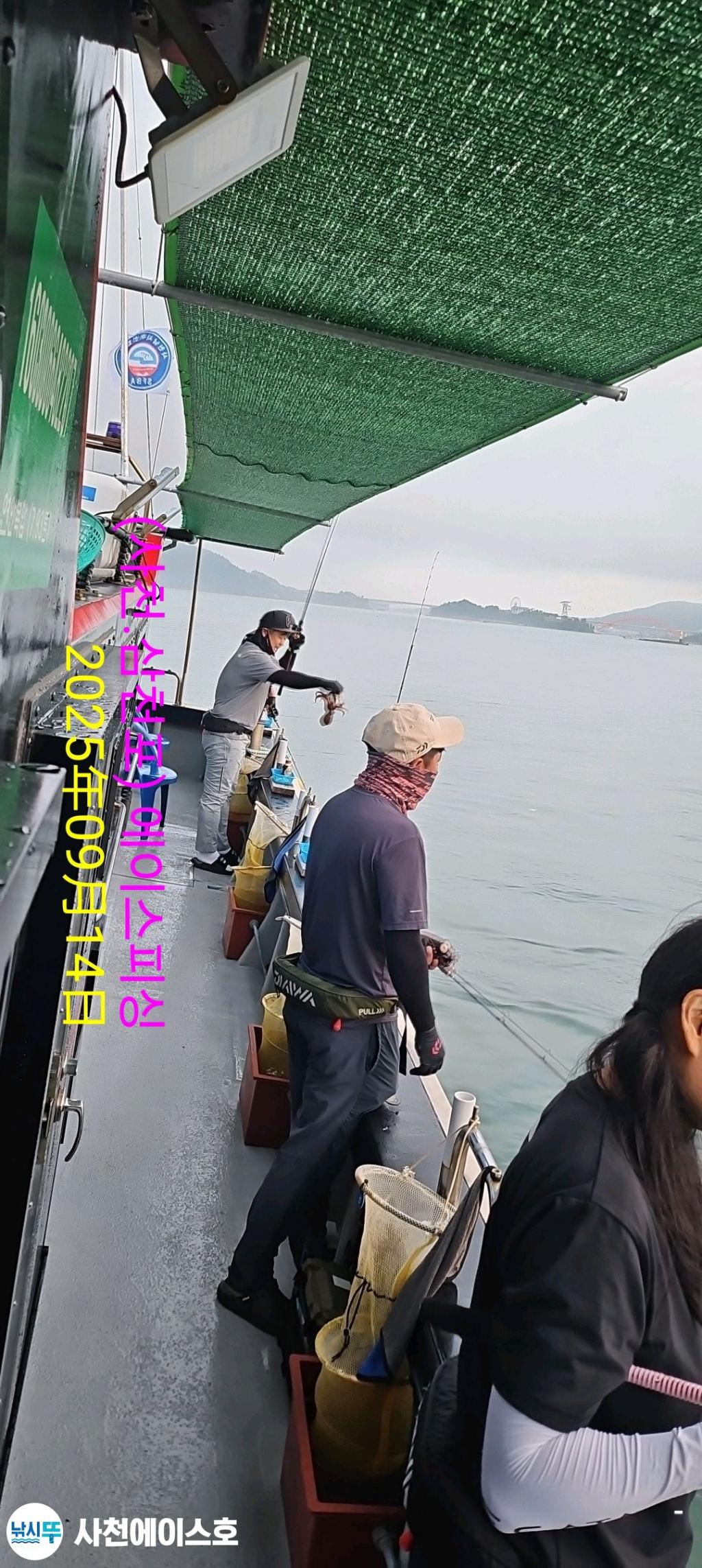 F2776835VJ.jpg