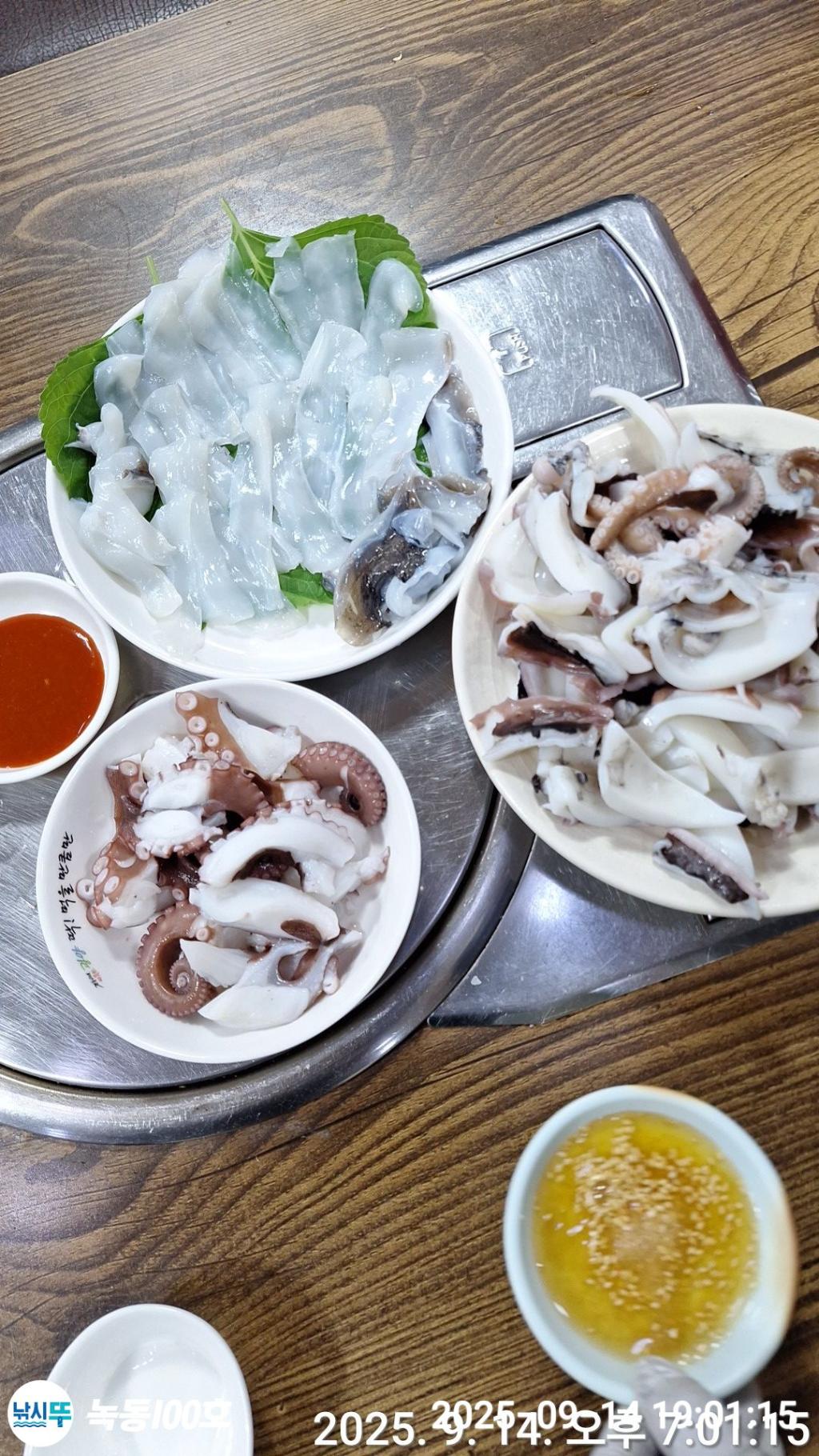 F2777579JU.jpg