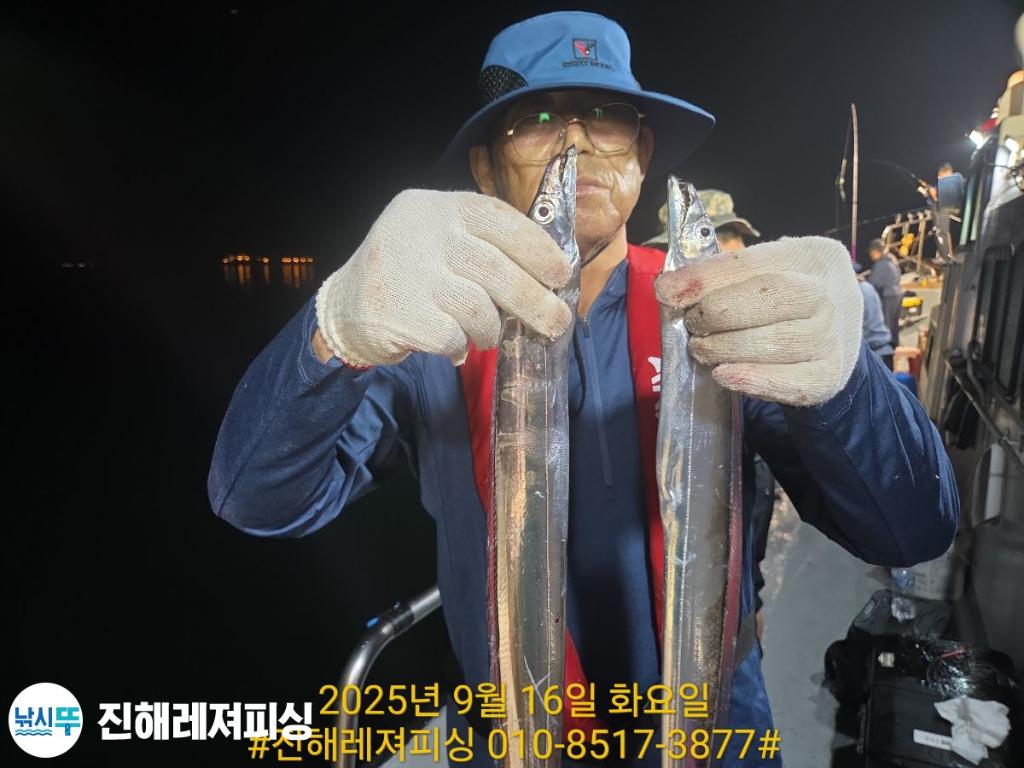 F2778215HI.jpg