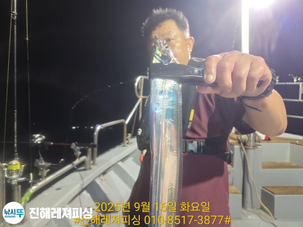 F2779576PO.jpg