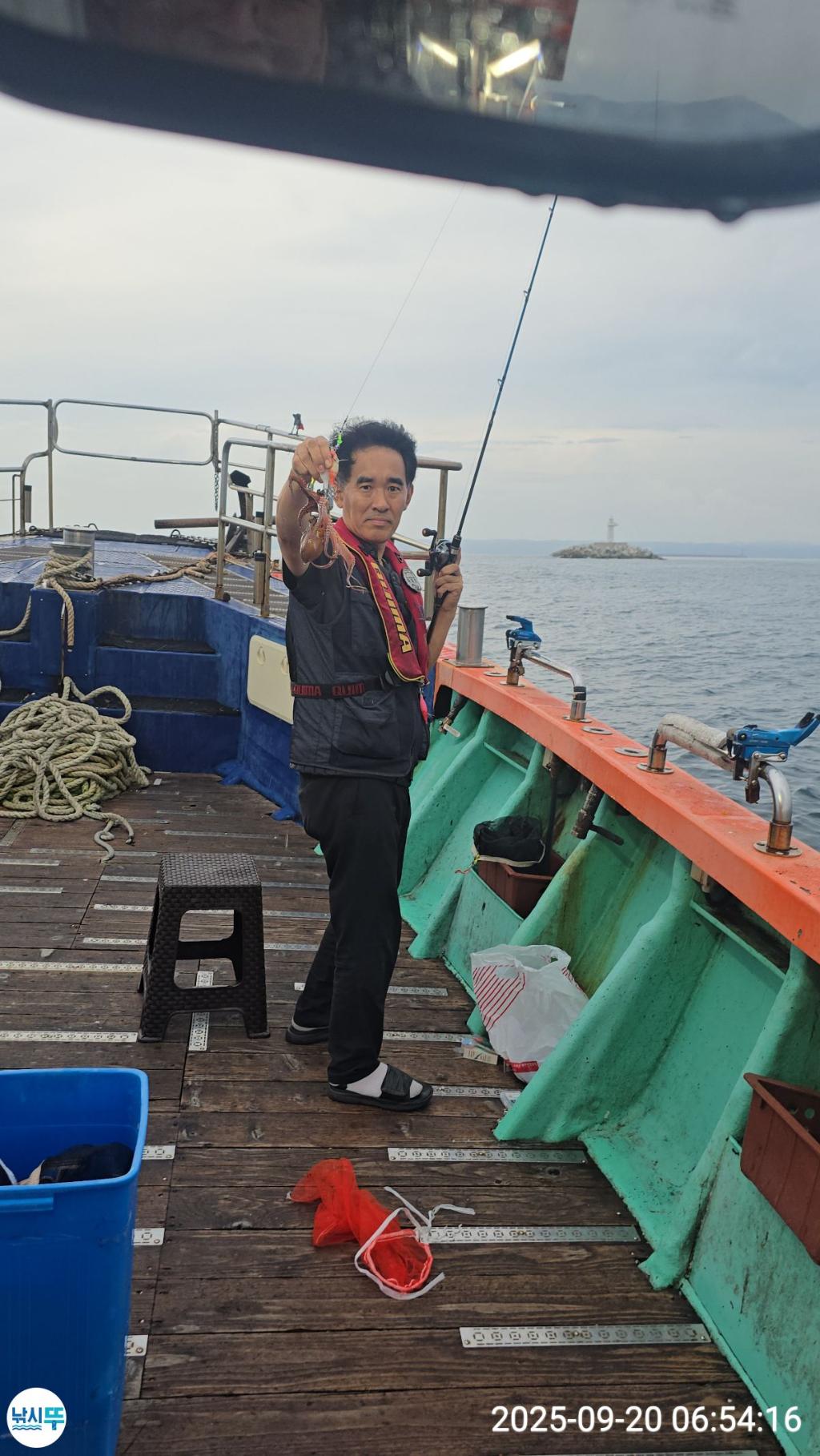 F2781270WU.jpg
