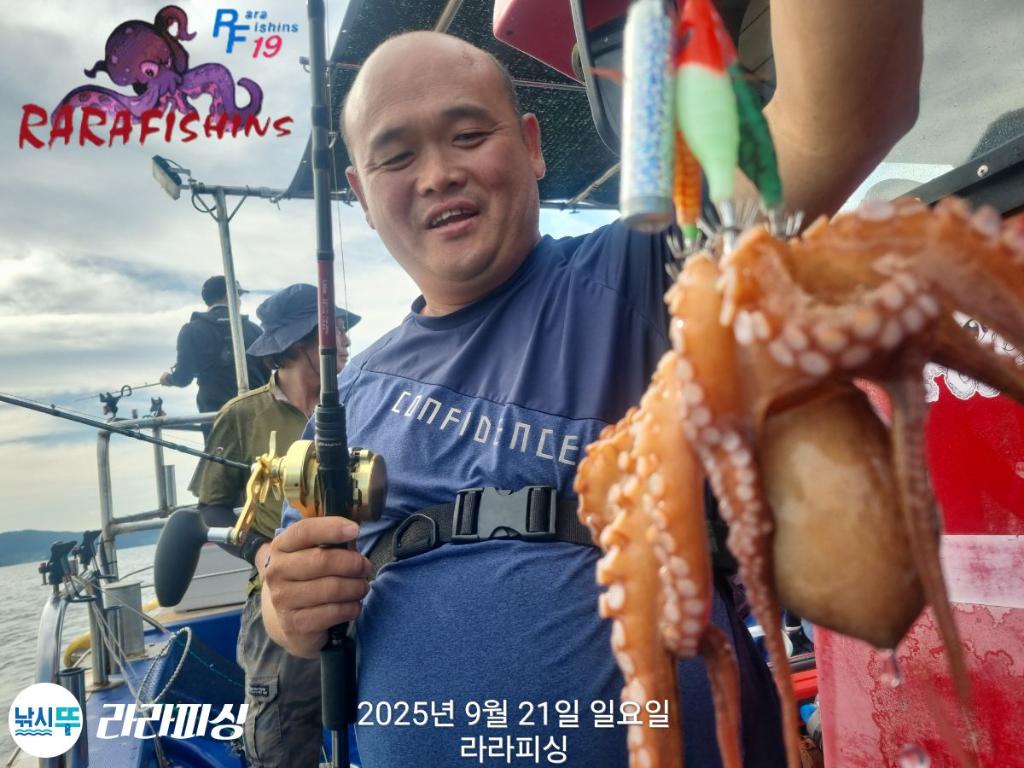 F2782052S1.jpg