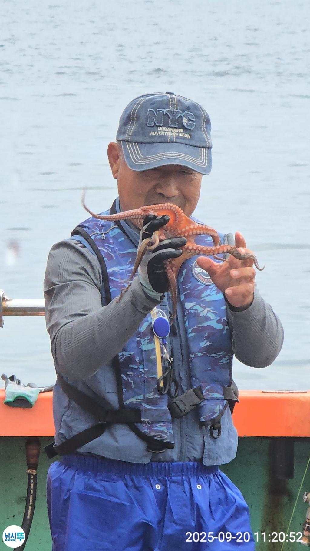 F2782059EW.jpg