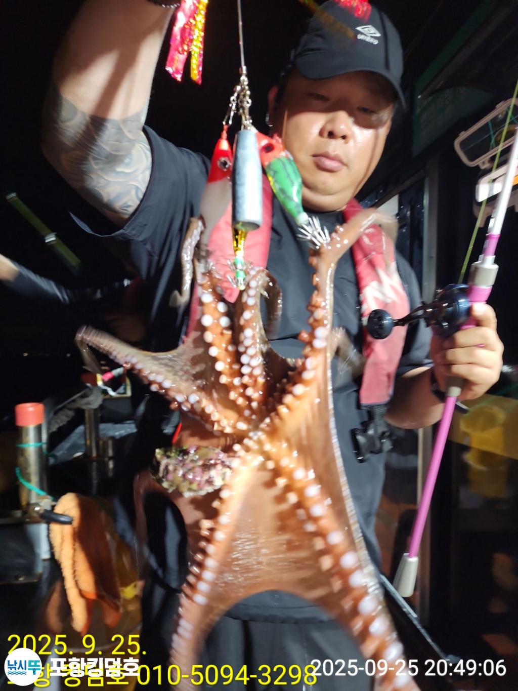 F2783512HI.jpg