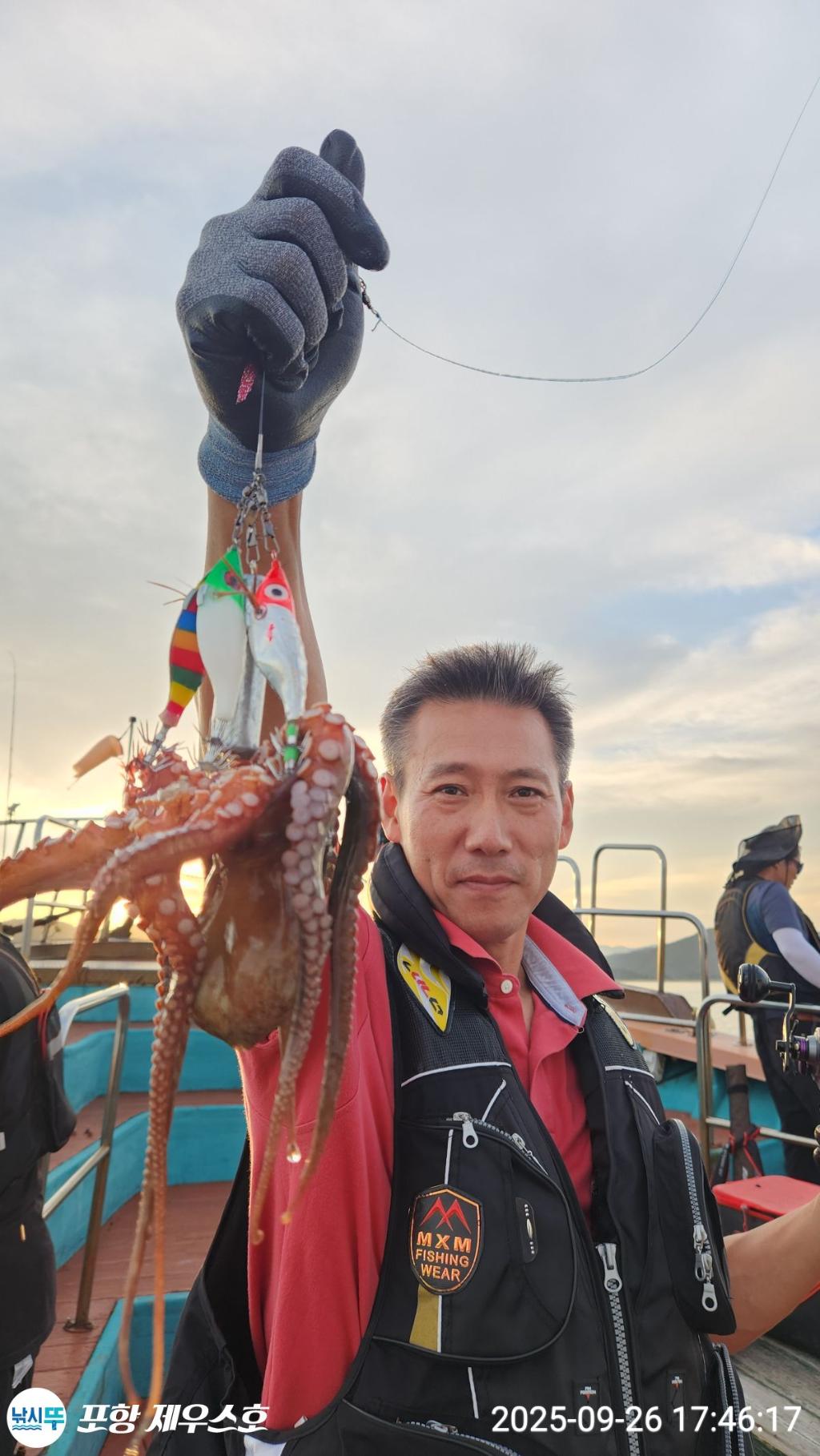 F2784323LK.jpg