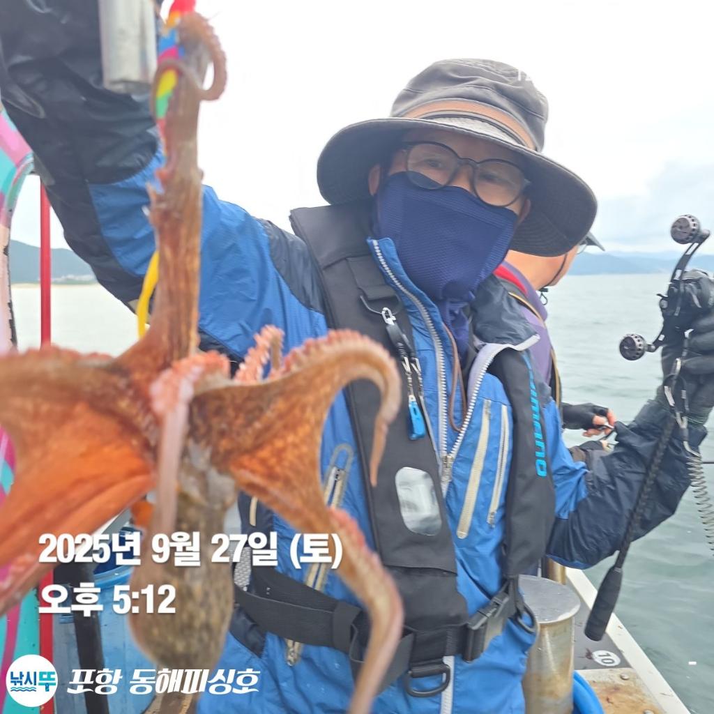 F2785325RN.jpg
