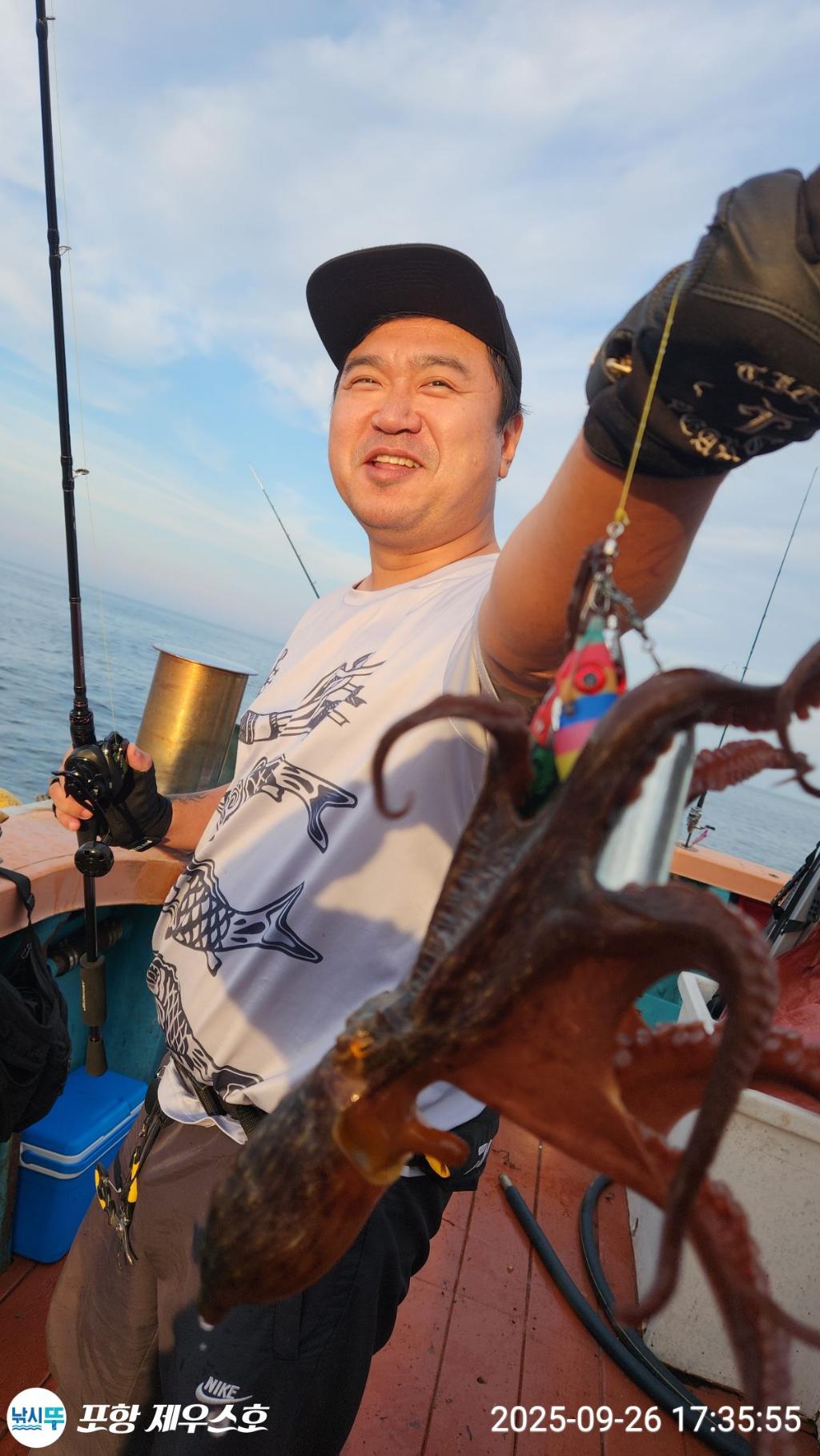 F2787543M3.jpg